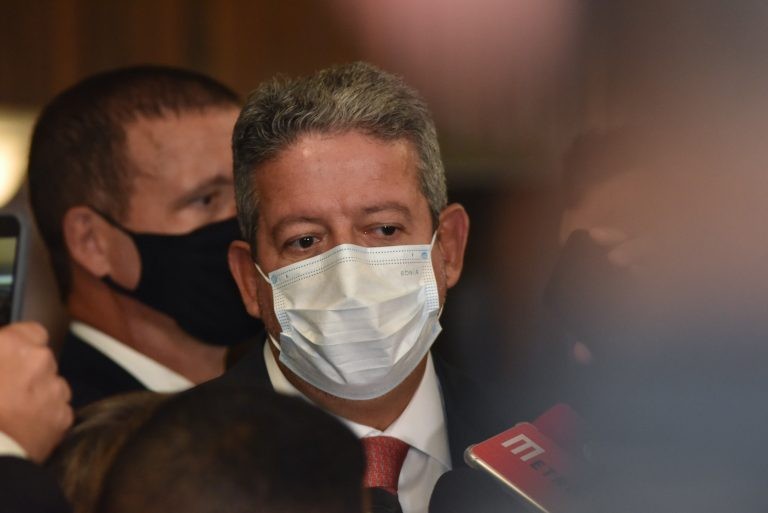 Lira cobra que Petrobras recue no aumento dos combustíveis