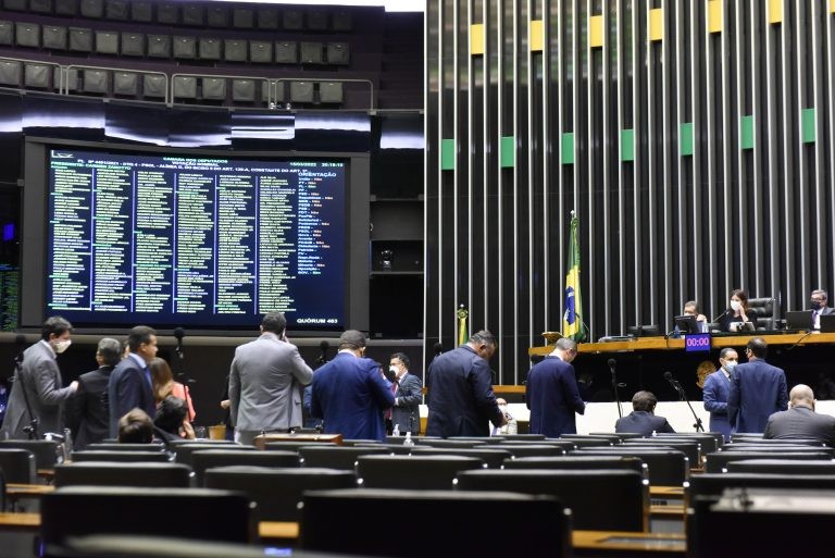 Câmara aprova MP que prorroga contratos do Ministério da Agricultura e da ANS; acompanhe