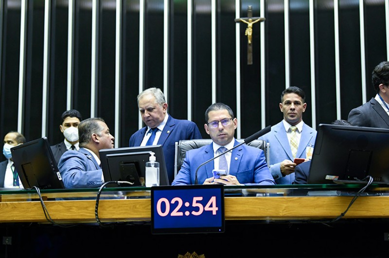 A sessão conjunta semipresencial foi conduzida pelo deputado Marcelo Ramos, 1º vice-presidente do Congresso, que apoiou a derrubada do veto, assim como a bancada do governo