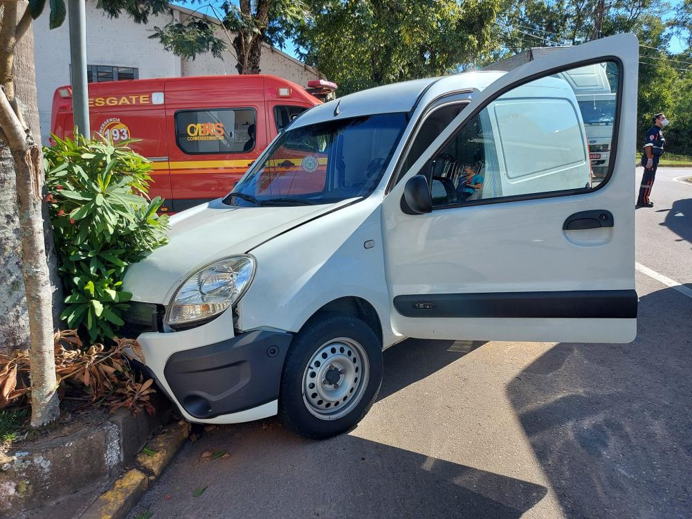 Duas pessoas ficam feridas em acidente no bairro Universitário