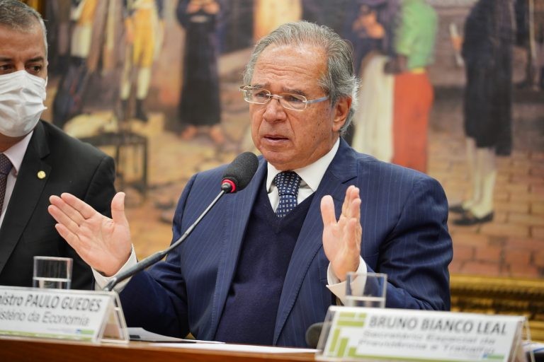 Guedes: mudança visa criar condições para suavizar a alta nos preços dos combustíveis - (Foto: Pablo Valadares/Câmara dos Deputados)