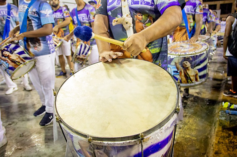 Bateria de escola de samba no Carnaval carioca, em 2019 - Brunomartinsimagens/iStockphoto