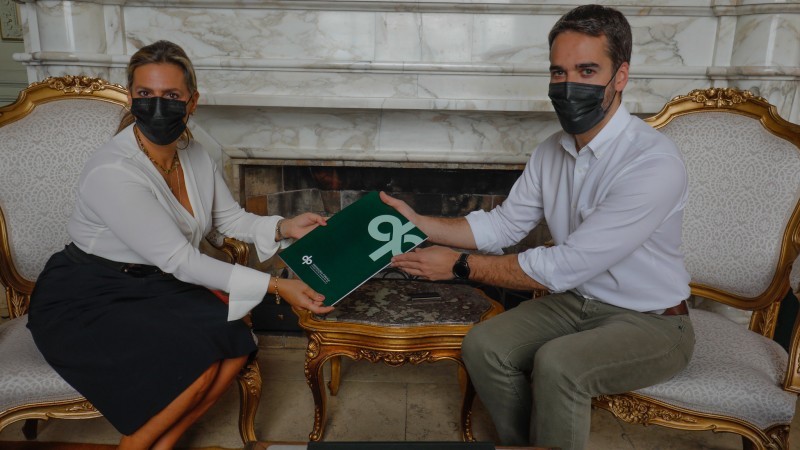 Governador Leite recebeu a lista da defensora pública-geral do Estado em exercício, Rafaela Consalter - Foto: Itamar Aguiar / Palácio Piratini