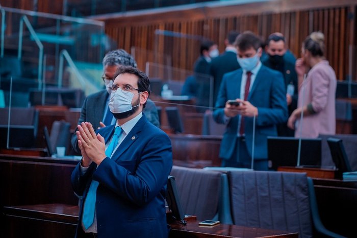 Deputado foi eleito nas eleições de 2018 com 102.117 votos, sendo o segundo mais votado - Fotos: Joel Vargas/Divulgação