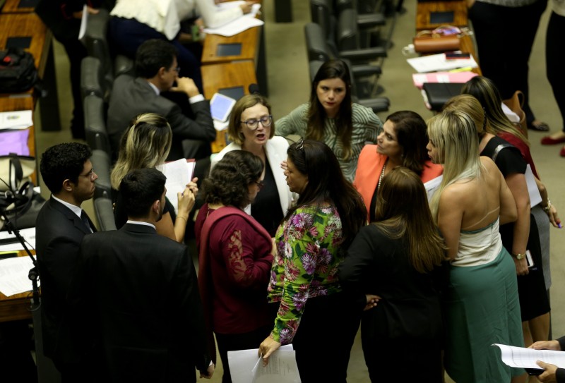 Comissão rejeita punição a partidos que não cumpriram cota mínima