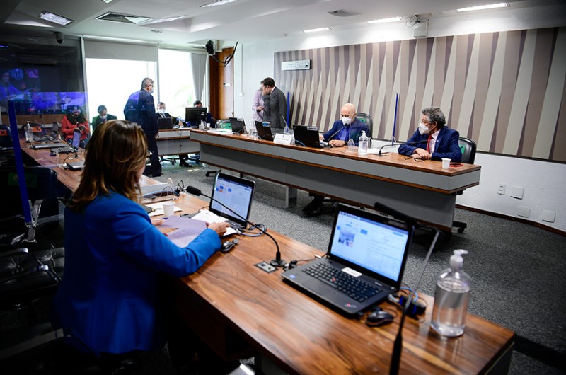 Senadores na reunião da Comissão de Meio Ambiente nesta quarta - Pedro França/Agência Senado