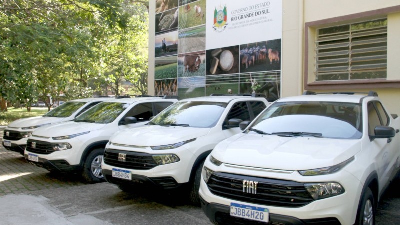 Nove camionetes ficam com o Departamento de Defesa Vegetal e quatro, com o Departamento de Vigilância e Defesa Sanitária Animal - Foto: Evandro Oliveira / Seapdr
