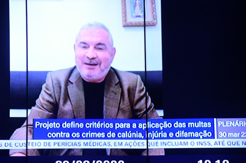 O senador Angelo Coronel (PSD-BA) leu seu relatório ao projeto do senador Carlos Fávaro (PSD-MT), mas autor e relator acataram a sugestão para submetê-lo à CCJ - Jefferson Rudy/Agência Senado
