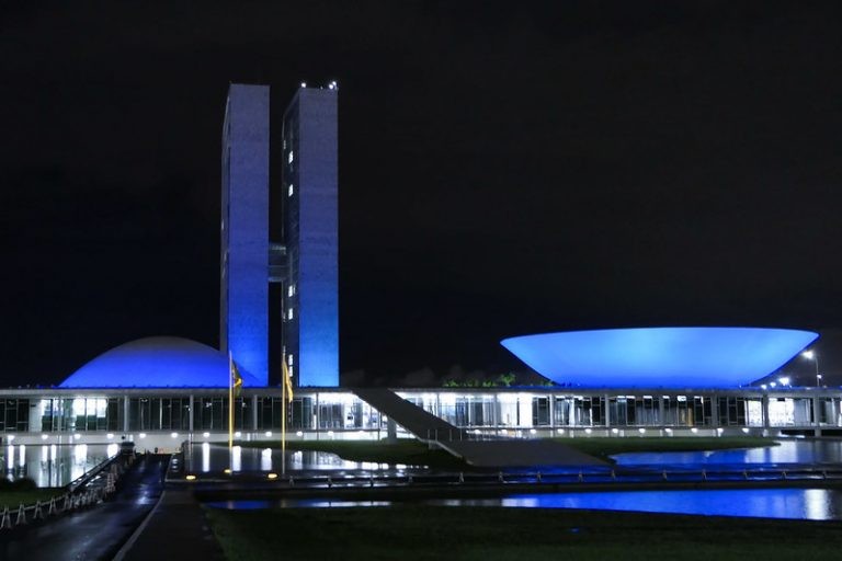 Câmara e Senado costumam se iluminar em datas especiais - (Foto: Roque de Sá/Agência Senado)