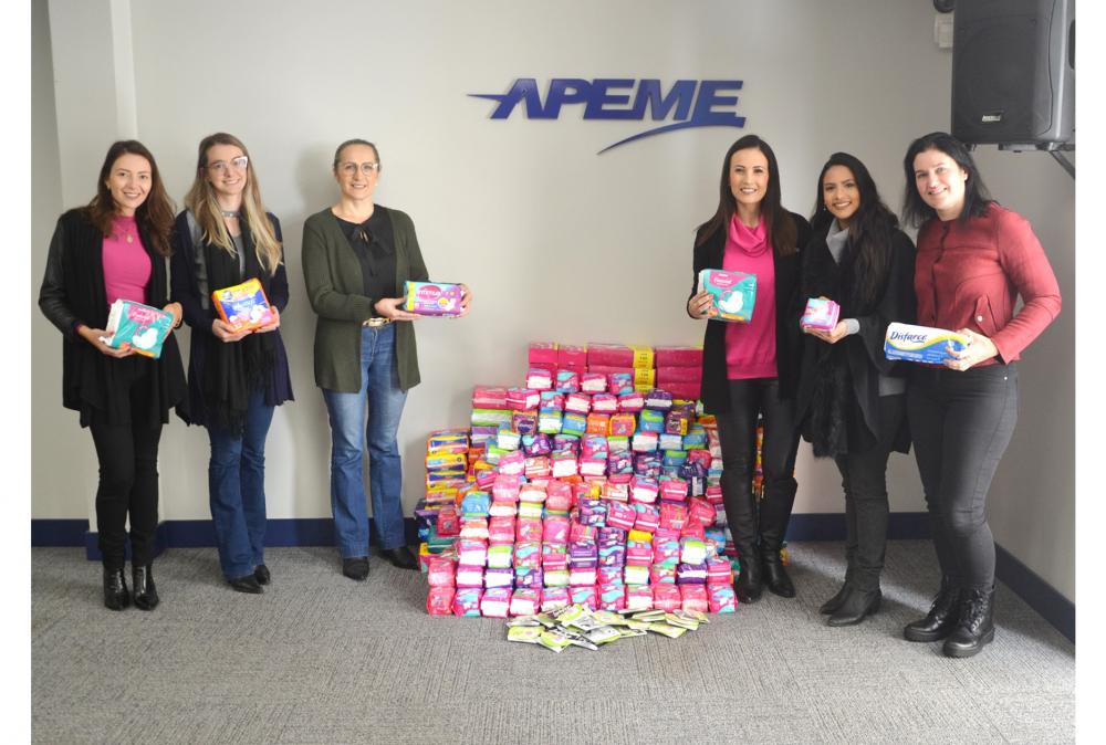 No registro (da esquerda para a direita): Presidente do COMDIM (Conselho Municipal dos Direitos da Mulher), Katia Colombo; Vice-presidente, Franciele Sonaglio; Secretária Municipal de Habitação, Trabalho e Assistência Social, Clarisse Lagunaz; Presidente 