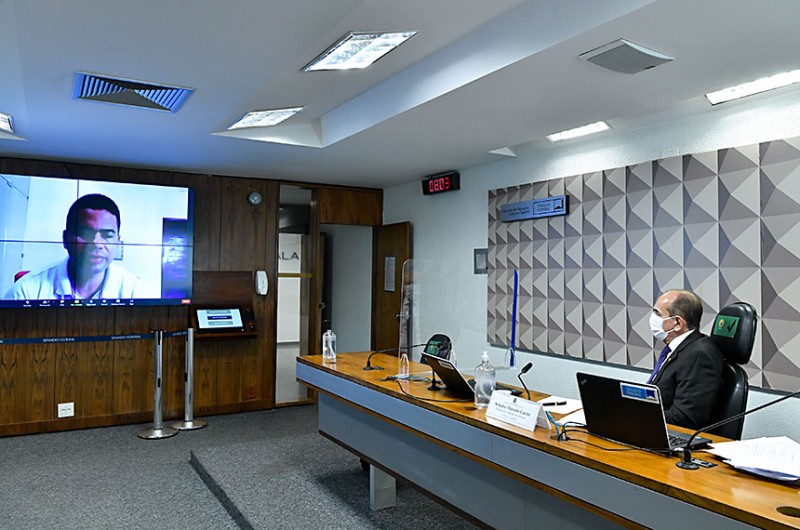 O presidente da Comissão de Educação, Marcelo Castro, conduz a audiência com prefeitos - Geraldo Magela/Agência Senado