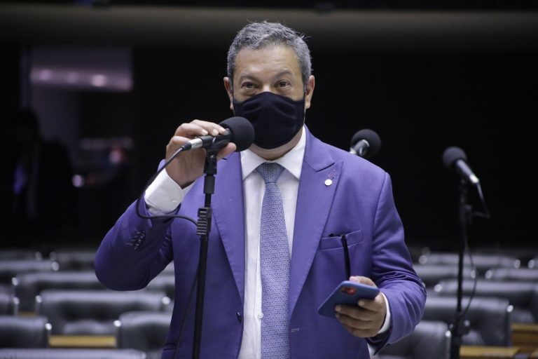 Izar argumenta que produtos equiparados aos sorvetes, como o açaí, já contam com IPI zerado - (Foto: Paulo Sergio/Câmara dos Deputados)