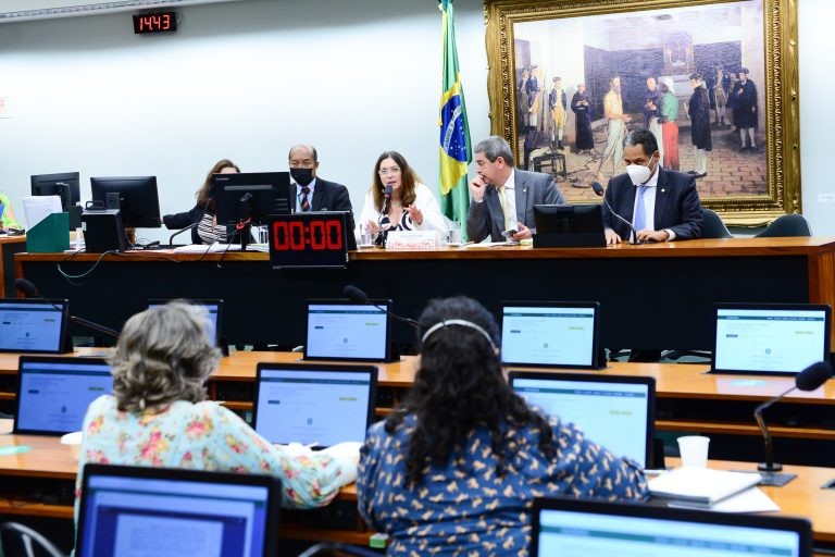 Líderes partidários reúnem-se nesta quarta-feira para definir vagas em comissões permanentes