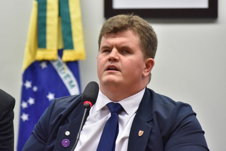 Projeto institui código de defesa para garantir direitos de contribuintes