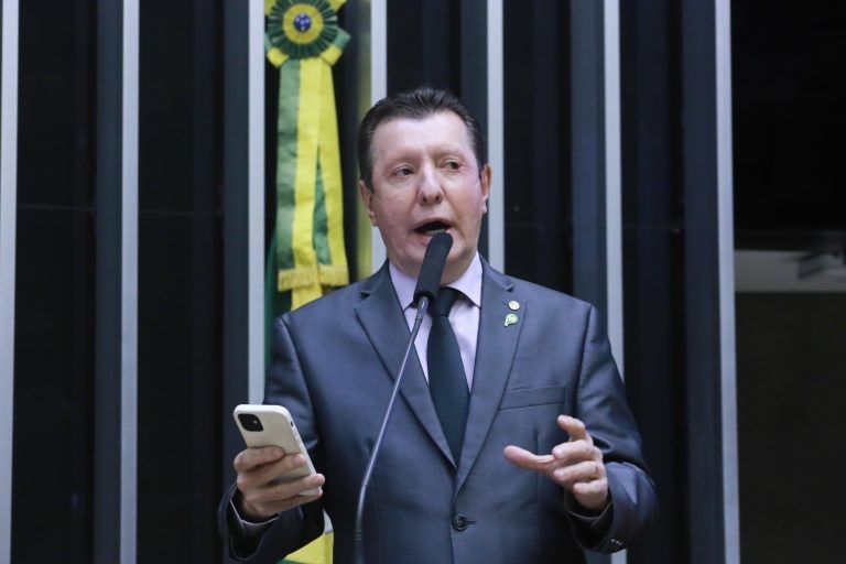 Nelto quer o ressarcimento do investimento feito pelo País na formação dessas pessoas - (Foto: Paulo Sergio/Câmara dos Deputados)