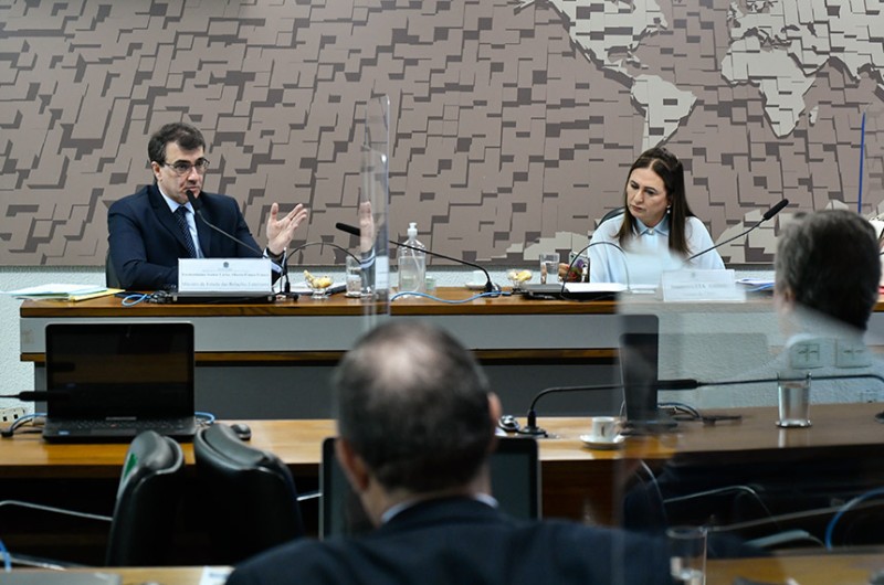 O ministro das Relações Exteriores, Carlos França, e a presidente da Comissão de Relações Exteriores (CRE) do Senado, Kátia Abreu - Geraldo Magela/Agência Senado