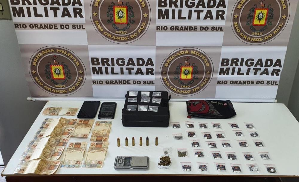 Homem de 37 anos e jovem de 20 foram presos em flagrante pela BM - Fotos: Brigada Militar/Divulgação