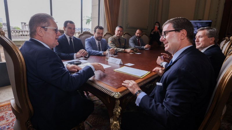Ranolfo apresentou ao embaixador Azzarello o interesse em estreitar ainda mais as relações do Estado com a Itália - Foto: Felipe Dalla Valle / Palácio Piratini