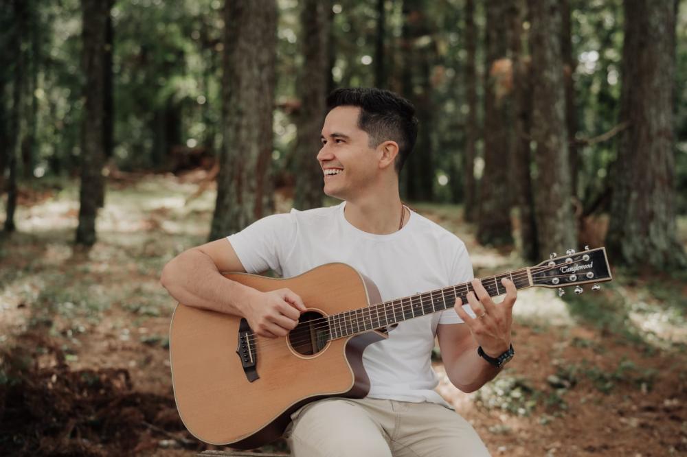 Bairro Ouro Verde recebe show do músico Wladi Costa neste sábado