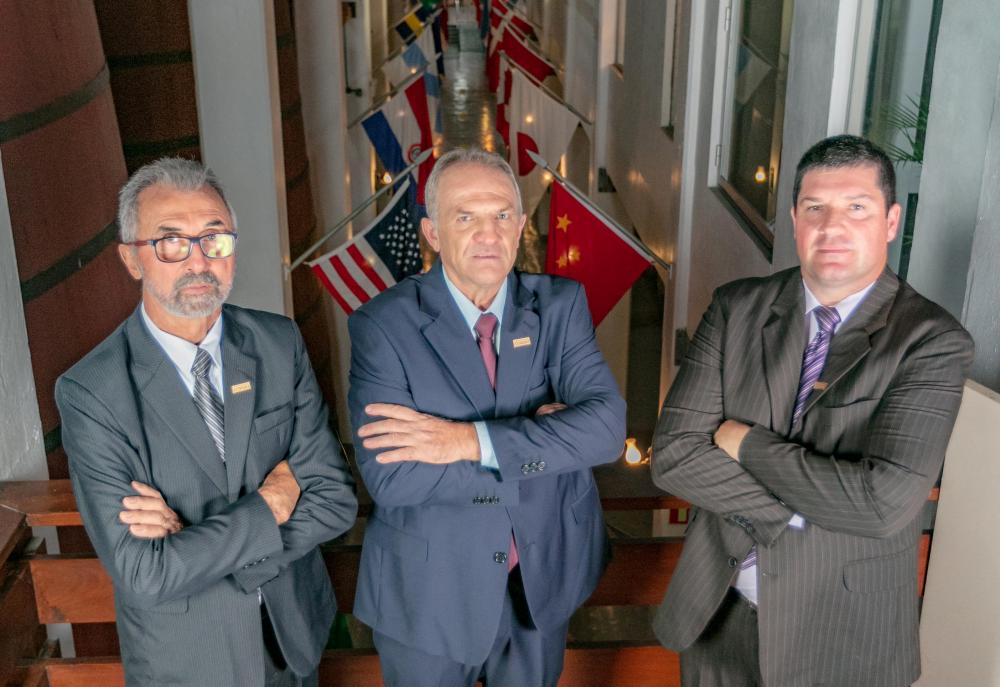 Celito César Bortoli, Renê Tonello e Ivan Marini foram eleitos para presidir o Conselho de Administração da Vinícola Aurora até 2024 - Foto: Eduardo Benini