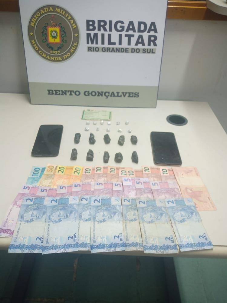 Jovem de 18 anos foi flagrado com drogas na manhã desta terça-feira, 12.