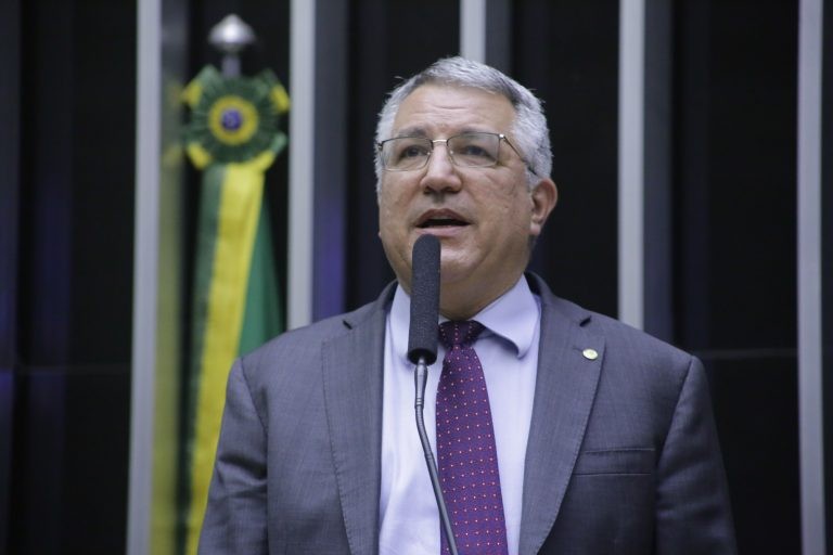 Alexandre Padilha: governo revogou ações sem prever um dispositivo substitutivo - (Foto: Paulo Sergio/Câmara dos Deputados)