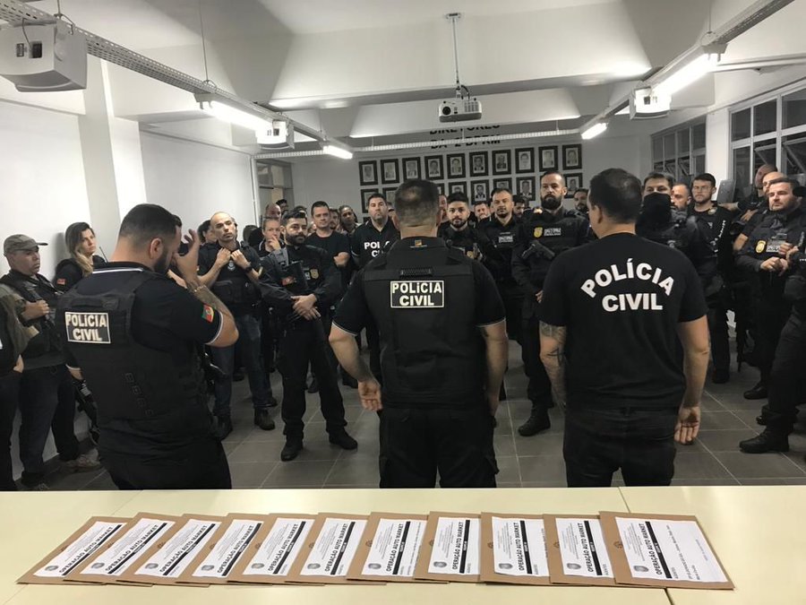  São 80 policiais participando da ação, que conta com o apoio de um helicóptero - Foto: Polícia Civil