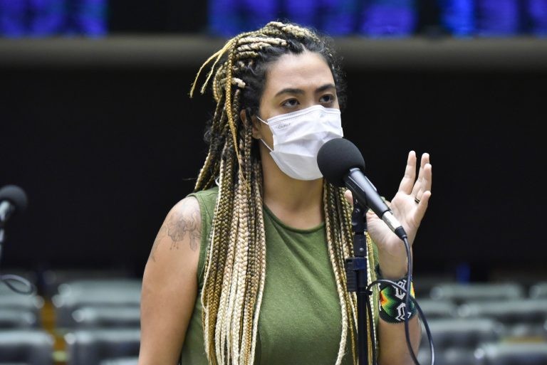 Projeto anula reajuste da Enel nas contas de luz de consumidores do Rio de Janeiro