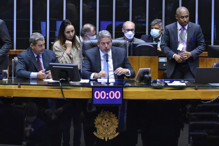 Presidente da Câmara, Arthur Lira, na sessão do Plenário - (Foto: Zeca Ribeiro/Câmara dos Deputados)
