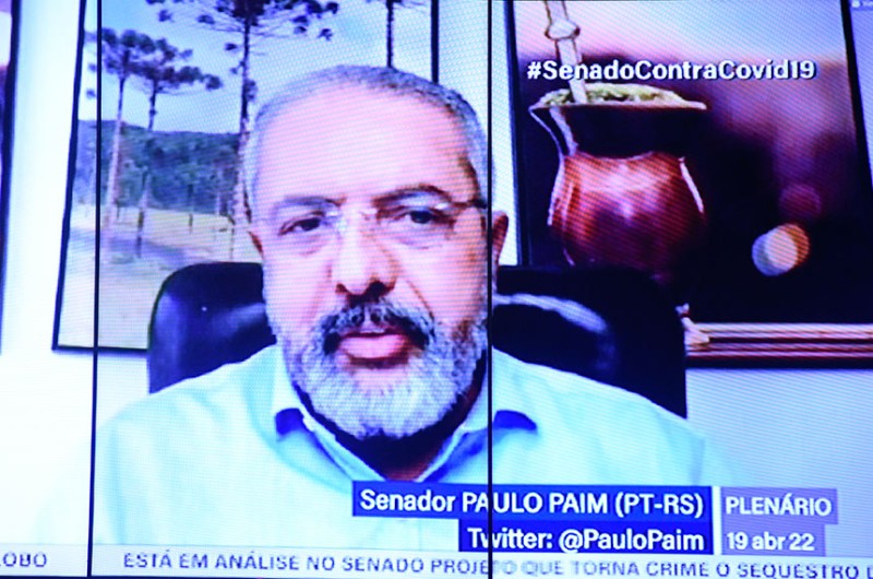 O senador Paulo Paim (PT-RS) citou exemplos de violência a que os povos indígenas são submetidos no país ao longo dos anos - Jefferson Rudy/Agência Senado