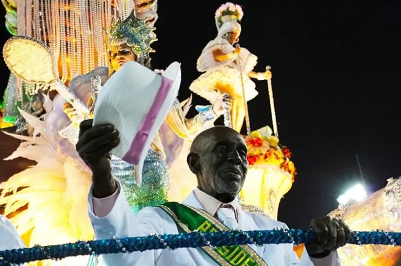 Nelson Sargento, em seu último desfile pela Mangueira, dará nome à lei - Foto: Levy Ribeiro