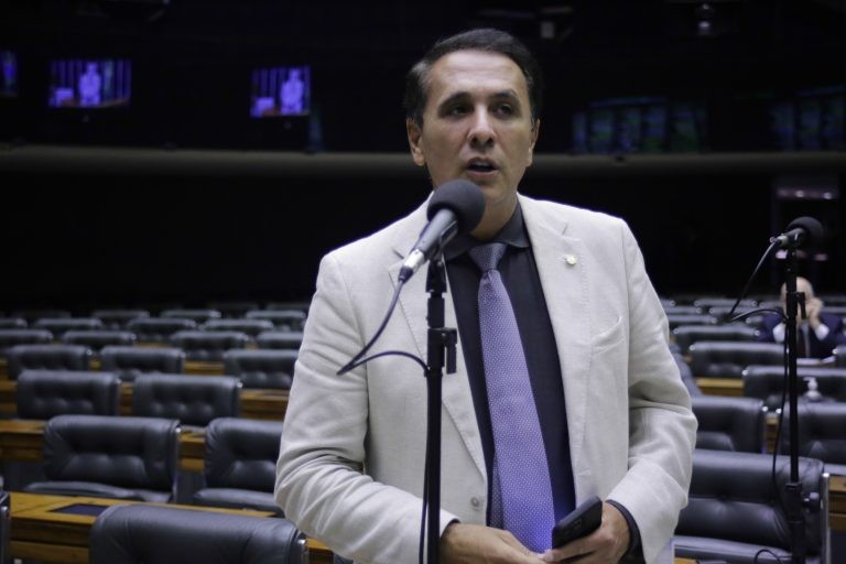 Gaguim: selo pode servir como guia para práticas que o Estado gostaria de adotar - (Foto: Paulo Sergio/Câmara dos Deputados)