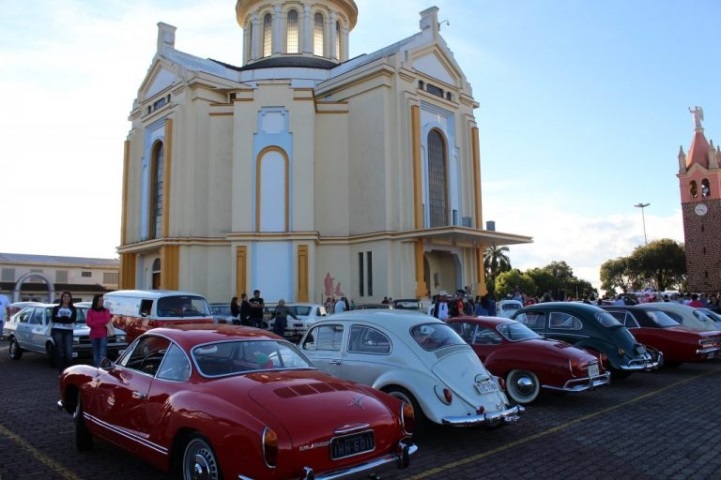 Romaria dos Carros Antigos inicia as Pré-Romarias do Santuário de Caravaggio