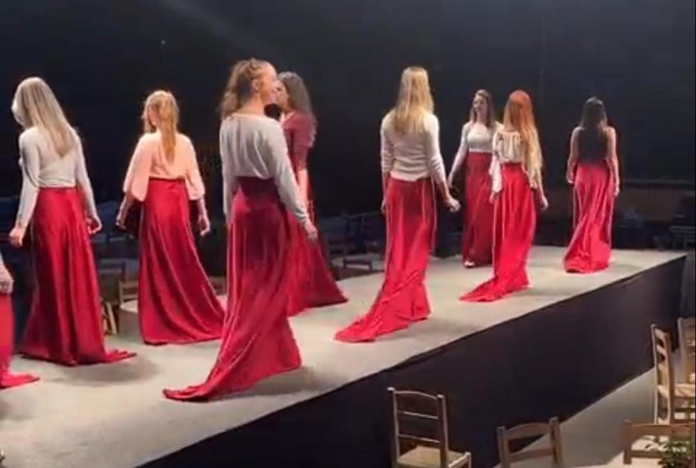 Candidatas começam a desfilar a partir das 20h - Foto: Divulgação