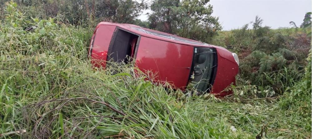 O impacto da colisão fez com que o Fiesta saísse da pista. Foto: Claudir Pontin/Estação FM