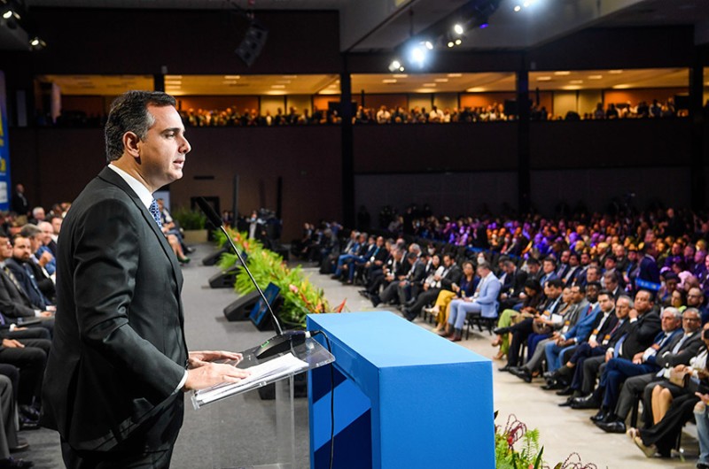 Em evento de abertura da 23ª Marcha dos Prefeitos, em Brasília, nesta terça-feira (26), o presidente do Senado, Rodrigo Pacheco, falou para mais de 3 mil chefes do Executivo de todo o país - Pedro Gontijo/Senado Federal