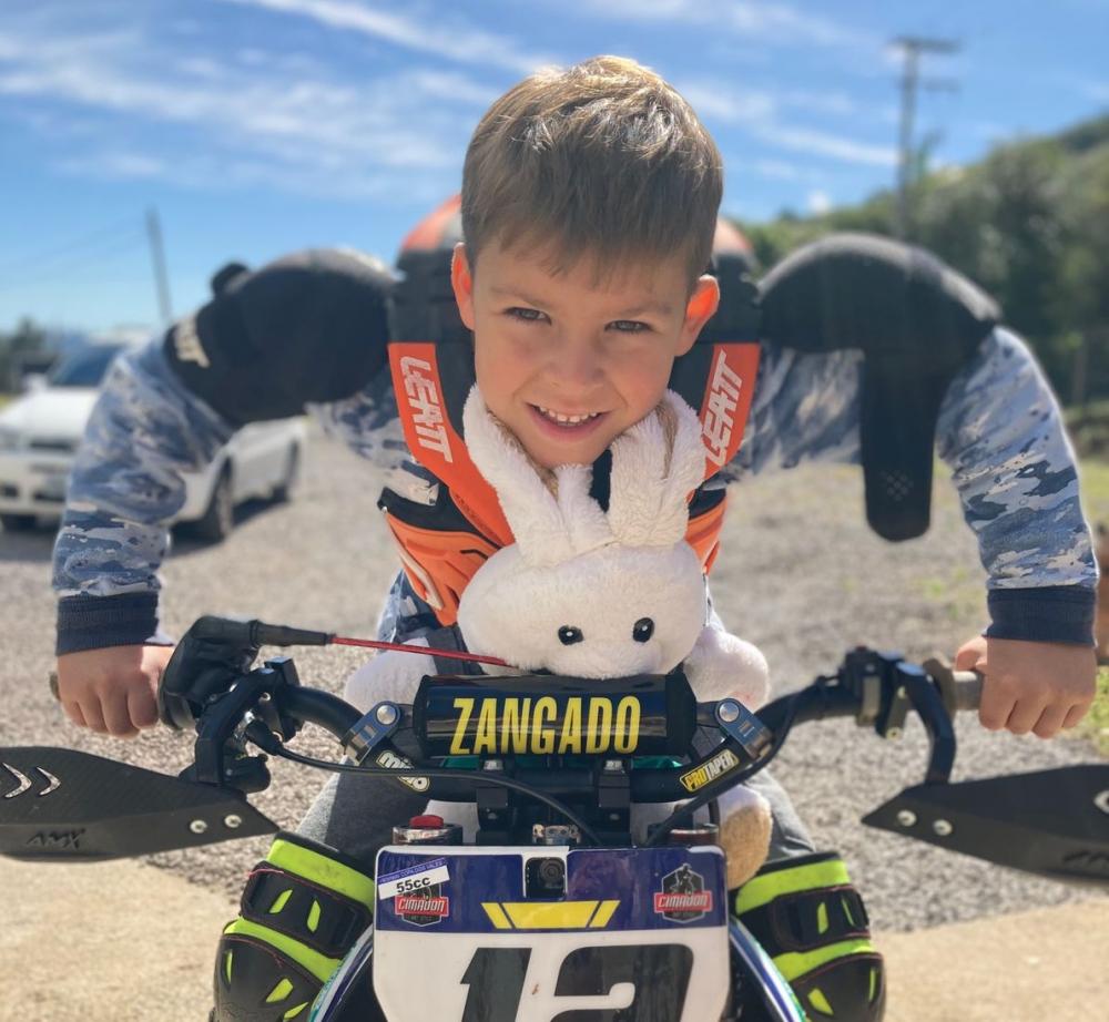 Jovem piloto de Bento disputa competições de motocross e visa o cenário nacional
