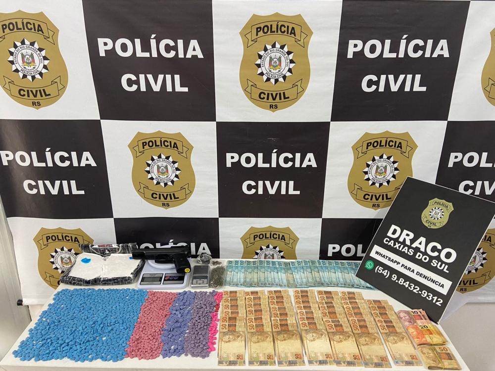 Na prisão foram encontradas drogas, dinheiro e armas. Crédito: Polícia Civil
