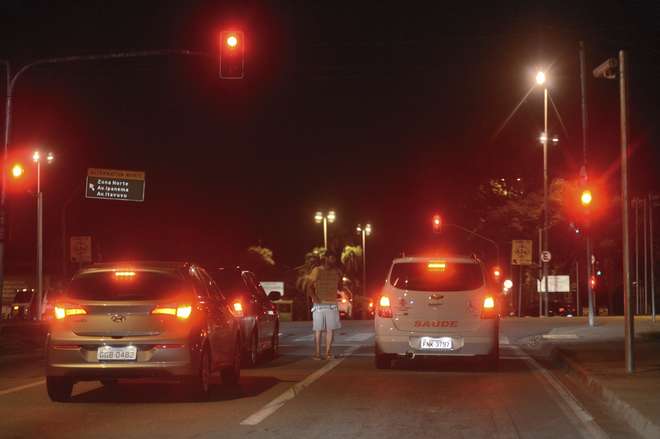 Vereador propõe que semáforos fiquem em sinal amarelo a partir da meia-noite em Bento Gonçalves