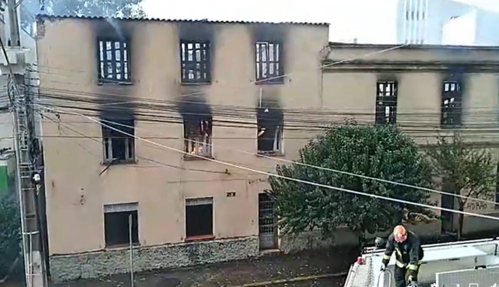 Prédio histórico é destruído por incêndio em Garibaldi