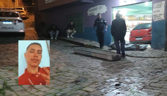 Jovem foi executado com pelo menos quatro disparos de pistola - Foto: Marcelo Oliveira/Radio Caxias