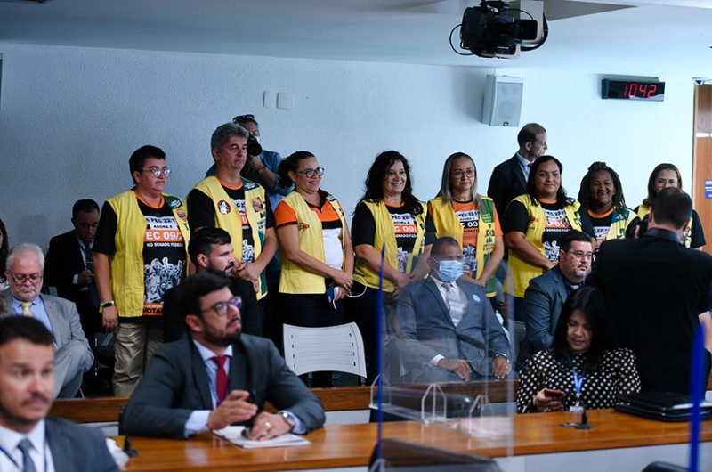 Agentes de saúde acompanharam a votação da proposta na sala da CCJ, nesta quarta - Edilson Rodrigues/Agência Senado