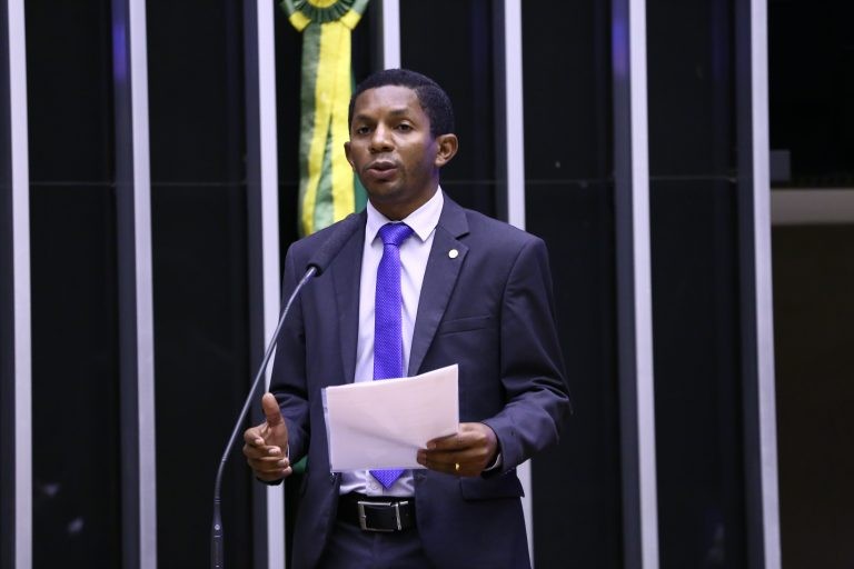 O relator da proposta, deputado Josivaldo Jr. - (Foto: Najara Araújo/Câmara dos Deputados)
