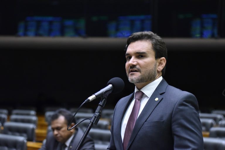 Deputado defende teto de gastos em Orçamento que deve passar de R$ 5 trilhões