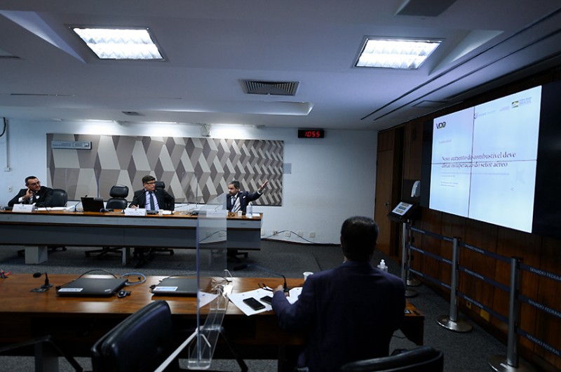 O relator da MP que muda as regras da aviação civil nacional, senador Carlso Viana (PL-MG), ao centro, foi um dos presidentes da reunião conjunta das comissões de Infraestrutura e Assuntos Econômicos - Edilson Rodrigues/Agência Senado