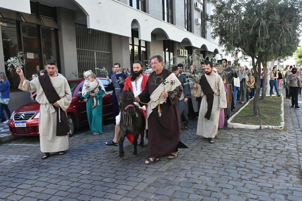 Departamento recebe denúncia de maus tratos em uso de pônei na Paixão de Cristo em Garibaldi