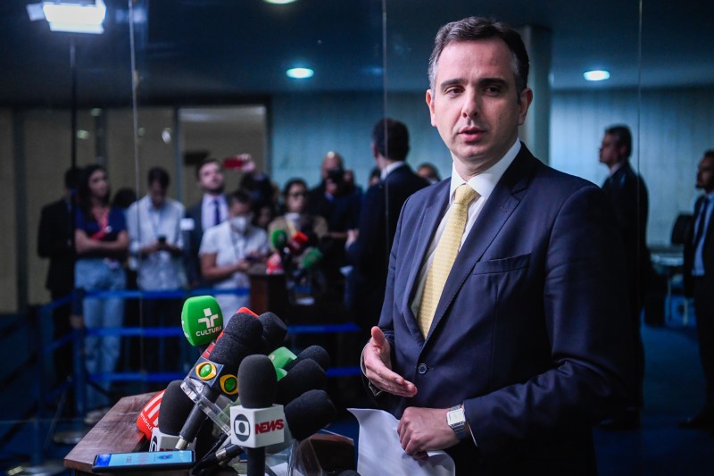 O presidente do Senado, Rodrigo Pacheco, durante entrevista coletiva na noite desta sexta-feira - Pedro Gontijo/Presidência do Senado