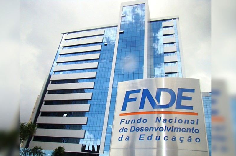 Fachada do FNDE, em Brasília: a comissão deve ouvir o diretor de Ações Educacionais, Garigham Pinto, e o diretor de Gestão, Articulação e Projetos Educacionais, Gabriel Vilar - FNDE