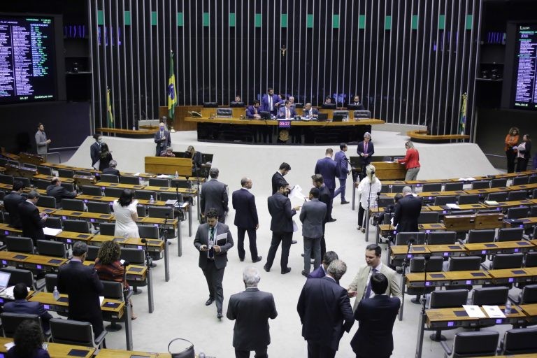 Símbolo do autismo é uma fita, feita de peças de quebra-cabeça coloridas - (Foto: Paulo Sérgio/Câmara dos Deputados)