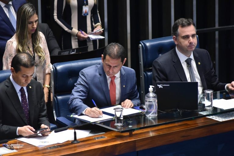 Sessão Solene para promulgação da Emenda Constitucional 121 - (Foto: Zeca Ribeiro/Câmara dos Deputados)